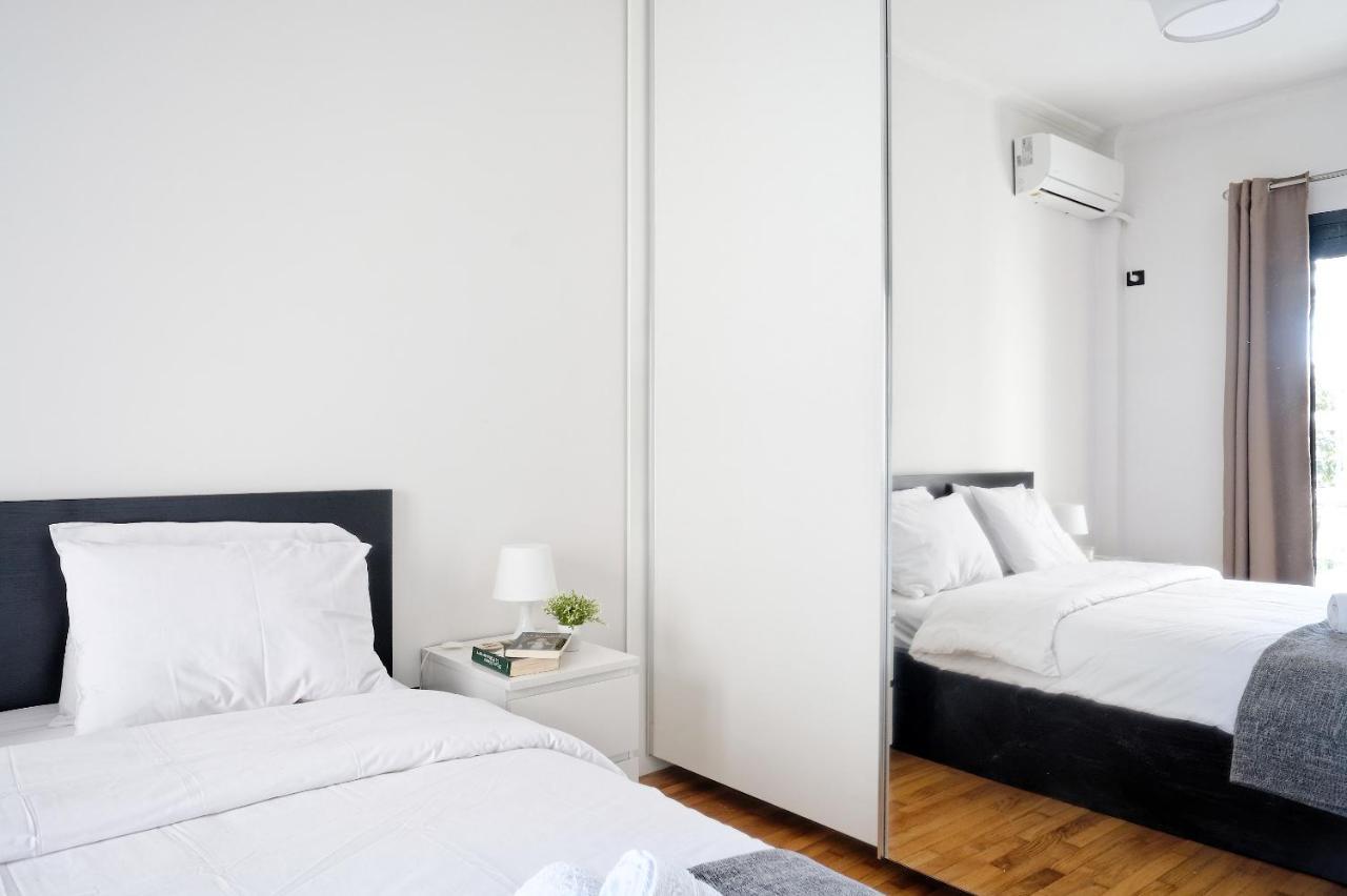 Glyfada Breeze Apartments เอเธนส์ ภายนอก รูปภาพ